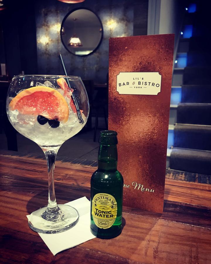Lil'S Bar And Bistro 호텔 요크 외부 사진
